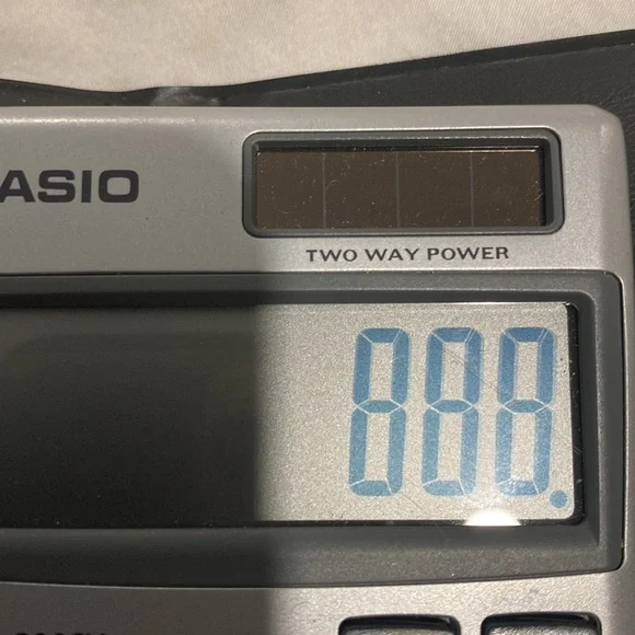 CASIO SMALL CALCULATOR WITH PLASTIC CASE - Picture 7 of 9